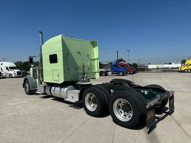 2023 Peterbilt 389 — photo 2