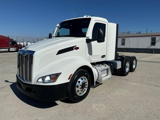 2023 Peterbilt 579 — photo 2