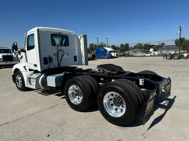 2023 Peterbilt 579 — photo 3