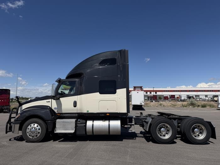 2024 International LT — photo 2