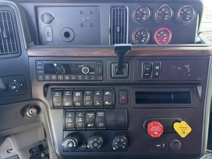 2024 International LT — photo 10