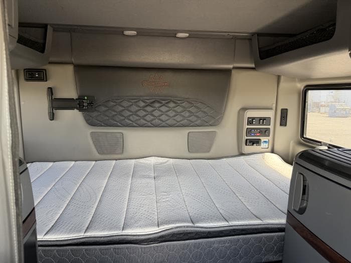 2024 International LT — photo 14