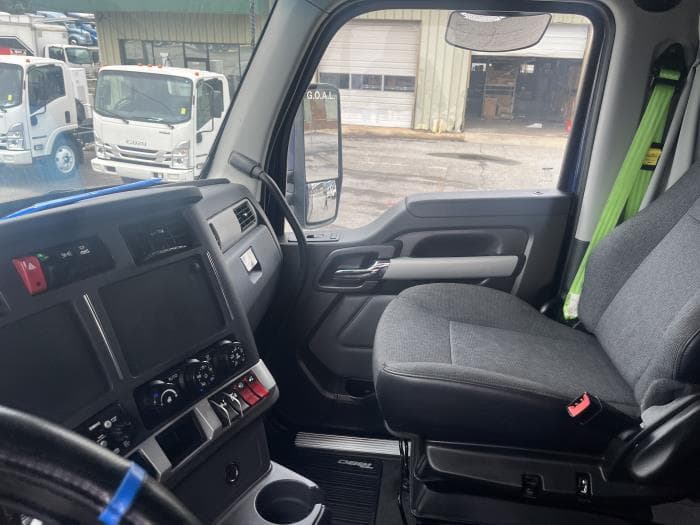 2022 Kenworth T680 — photo 9