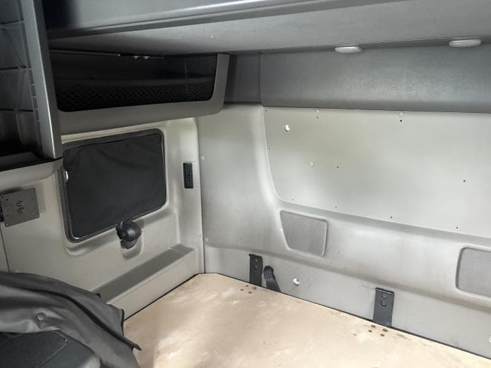 2022 International LT — photo 2