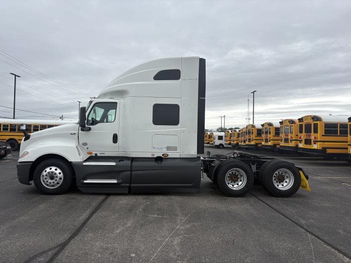 2022 International LT — photo 7