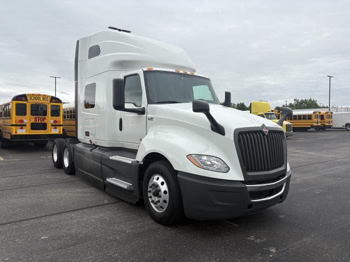 2022 International LT — photo 9