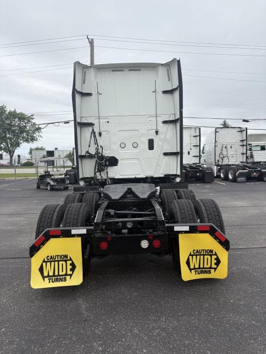 2022 International LT — photo 11