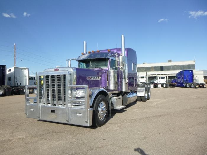 2023 Peterbilt 389
