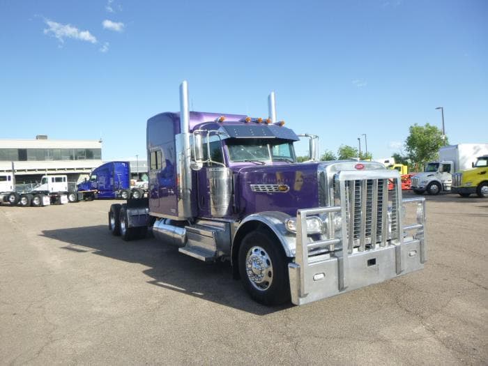 2023 Peterbilt 389 — photo 2