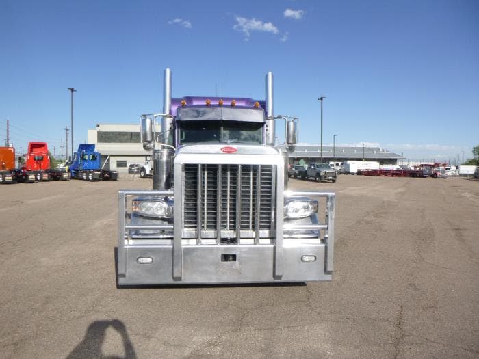 2023 Peterbilt 389 — photo 3