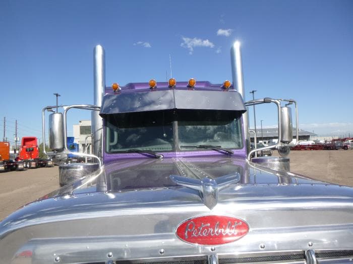 2023 Peterbilt 389 — photo 4