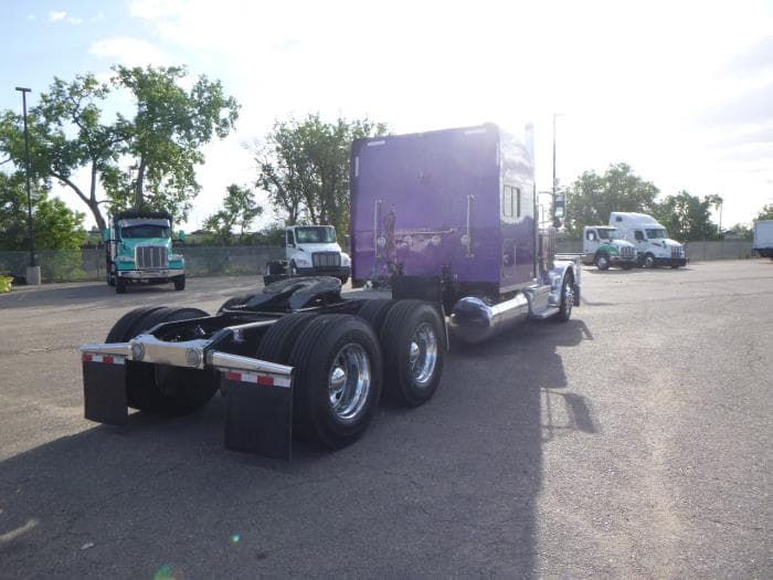 2023 Peterbilt 389 — photo 8