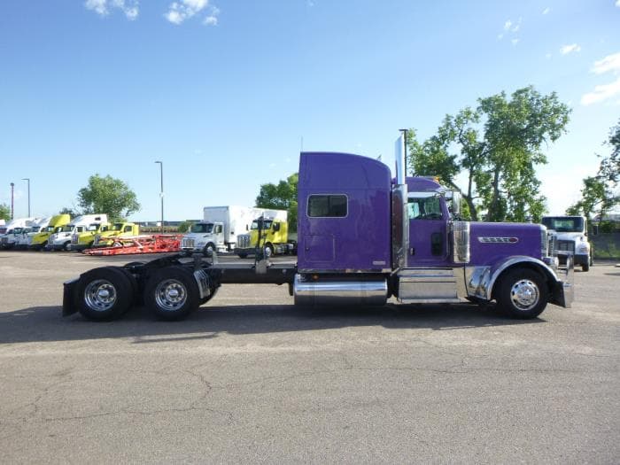 2023 Peterbilt 389 — photo 9