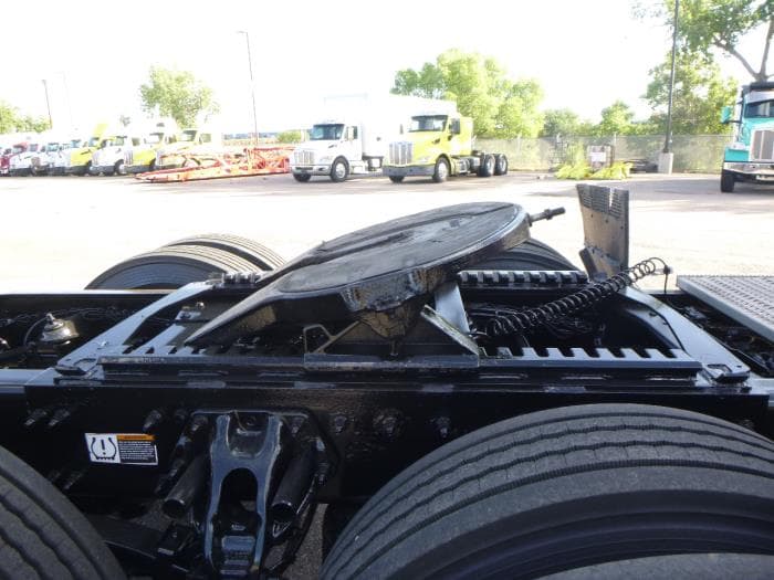 2023 Peterbilt 389 — photo 11