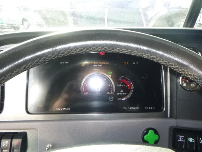 2023 Peterbilt 389 — photo 29