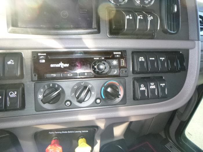 2023 Peterbilt 389 — photo 31