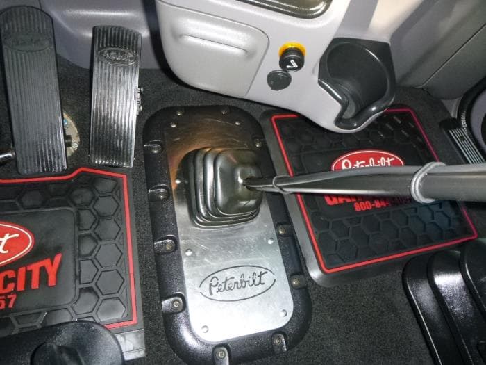 2023 Peterbilt 389 — photo 34