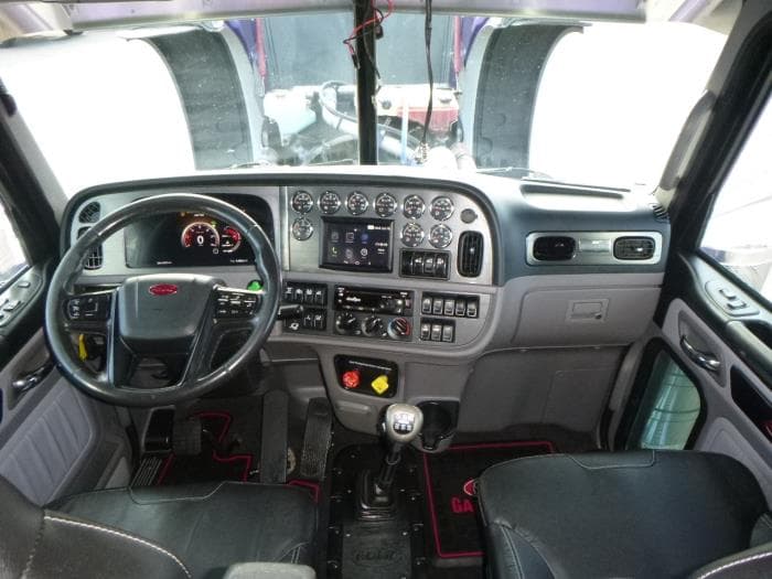 2023 Peterbilt 389 — photo 37
