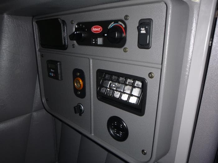 2023 Peterbilt 389 — photo 42