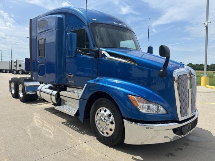 2023 Kenworth T680 — photo 3