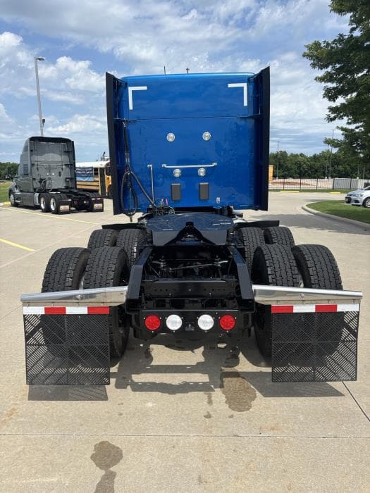 2023 Kenworth T680 — photo 6