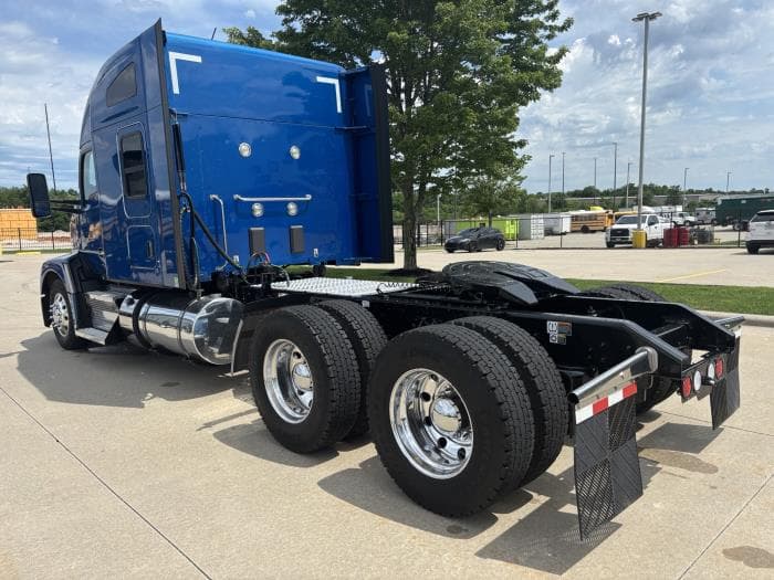 2023 Kenworth T680 — photo 7