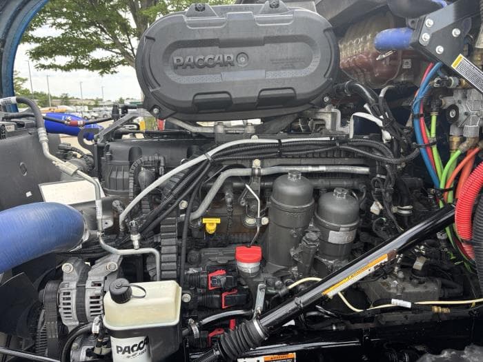 2023 Kenworth T680 — photo 9