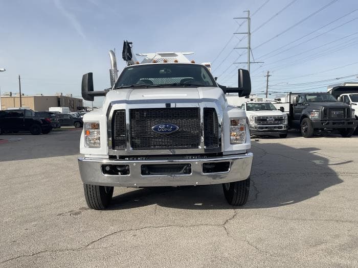 2027 Ford F-750 — photo 7