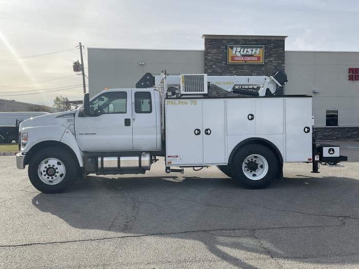 2027 Ford F-750 — photo 15