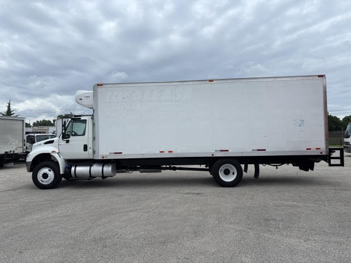 2017 International 4300 — photo 2