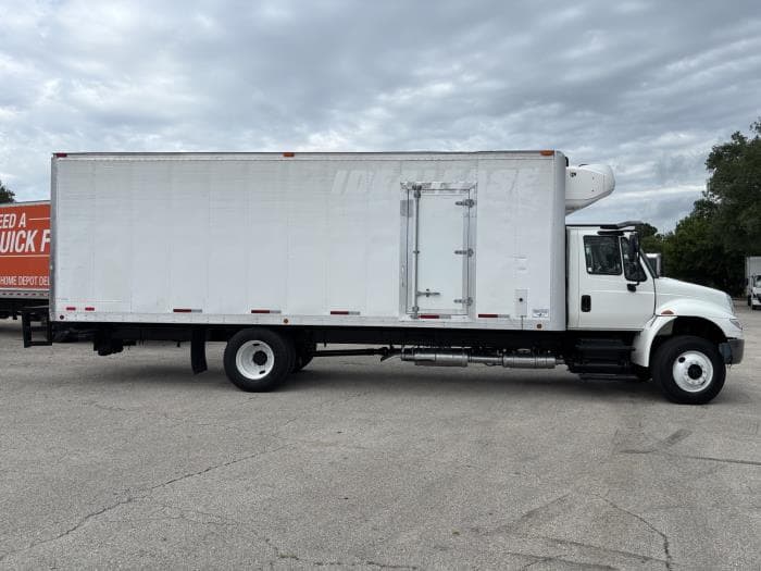 2017 International 4300 — photo 3