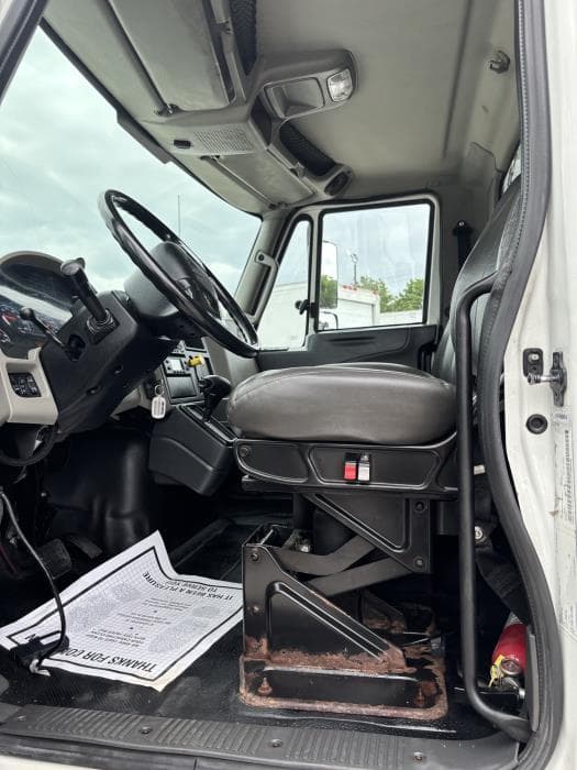 2017 International 4300 — photo 7