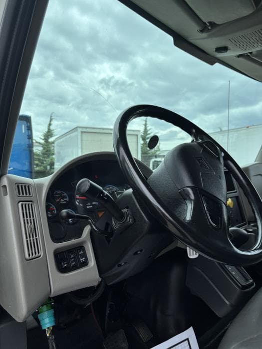 2017 International 4300 — photo 8