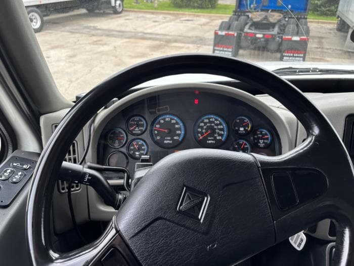 2017 International 4300 — photo 9