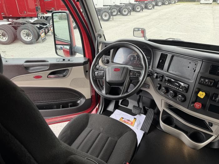 2023 Peterbilt 579 — photo 13