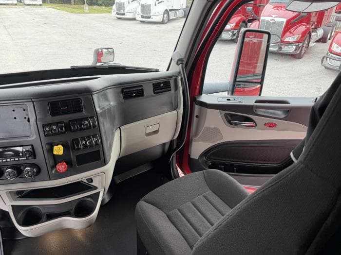 2023 Peterbilt 579 — photo 14