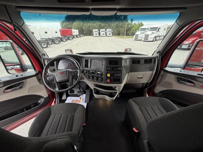 2023 Peterbilt 579 — photo 15