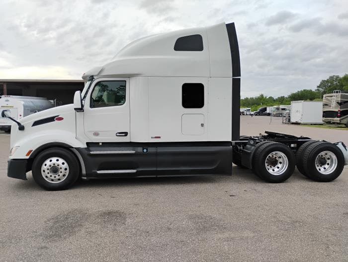 2022 Peterbilt 579 — photo 3