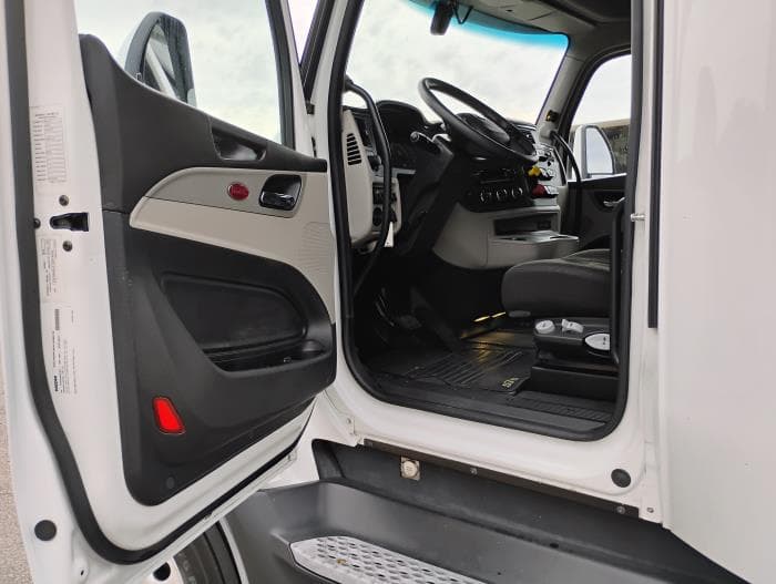 2022 Peterbilt 579 — photo 16