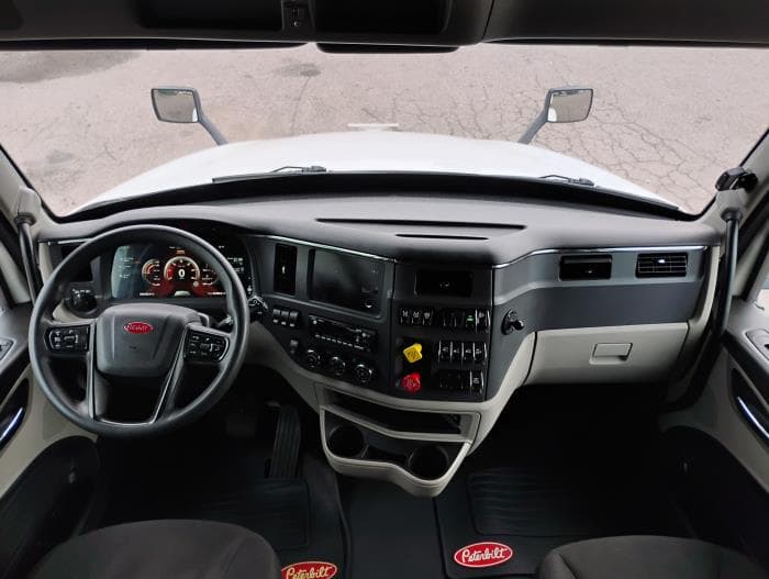 2022 Peterbilt 579 — photo 30