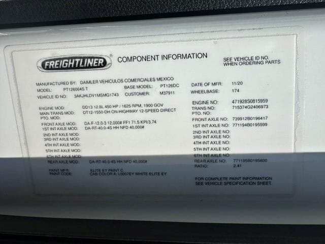 2021 Freightliner Cascadia — photo 3