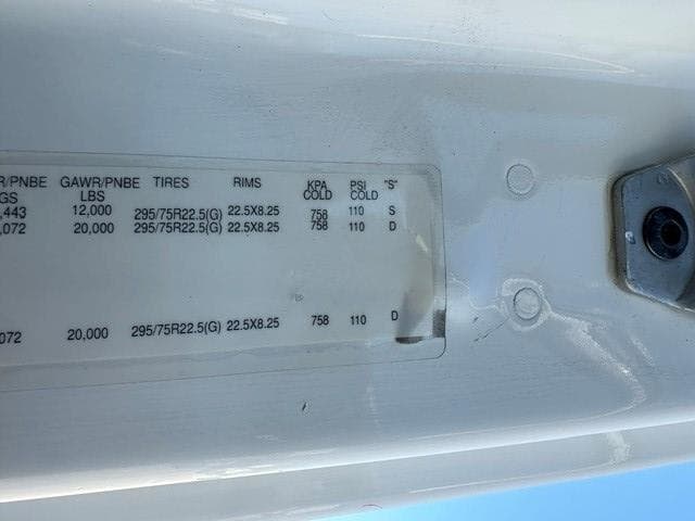 2021 Freightliner Cascadia — photo 17