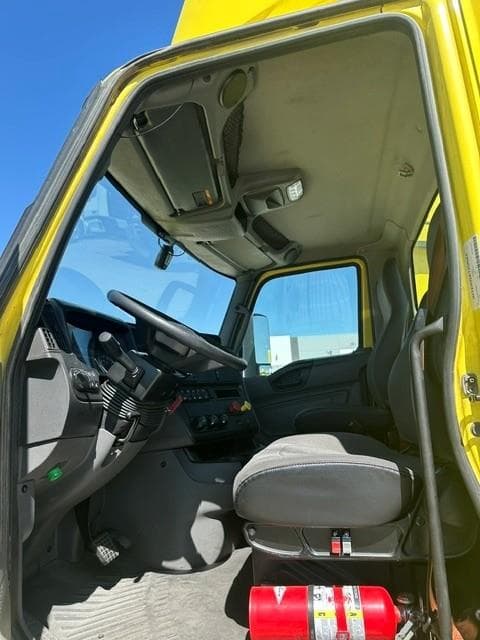 2023 International LT — photo 5