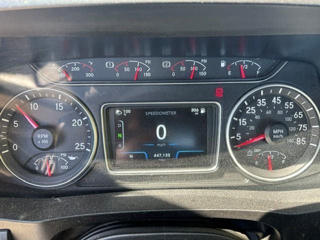 2023 International LT — photo 3