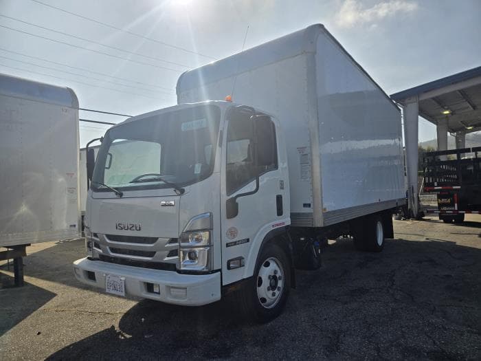 2023 Isuzu NRR — photo 2