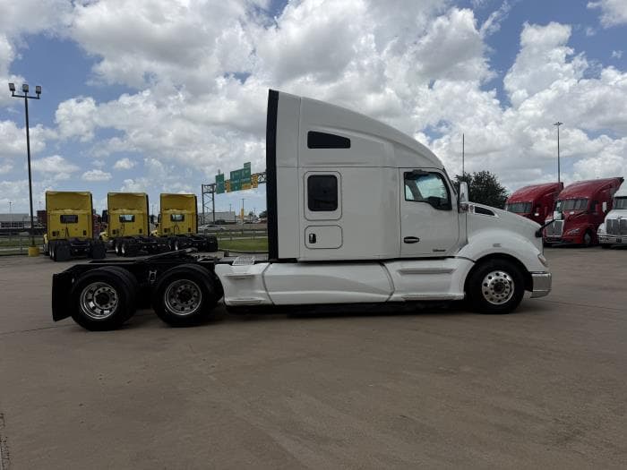 2021 Kenworth T680 — photo 7