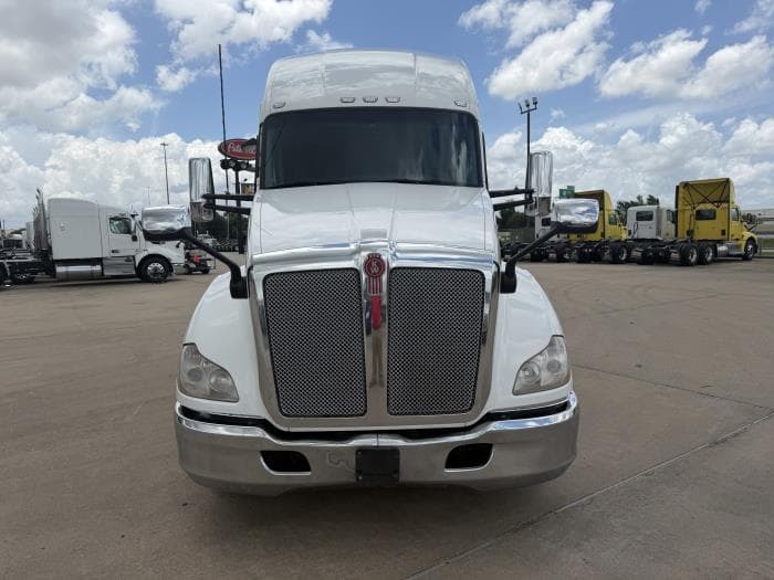 2021 Kenworth T680 — photo 9