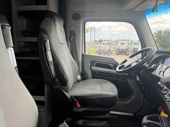 2021 Kenworth T680 — photo 24