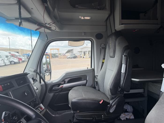 2021 Kenworth T680 — photo 26