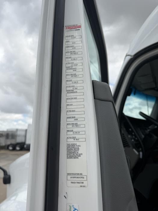 2021 Kenworth T680 — photo 28